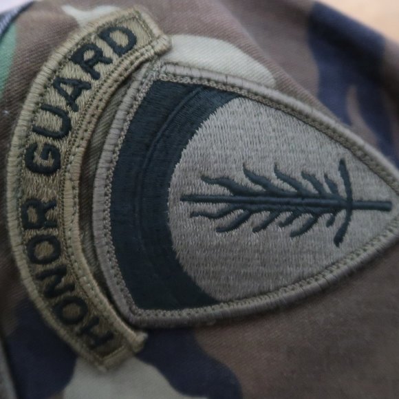 Men's Military Issue Woodland Camouflage Pattern Combat Coat Size Large/Regular - Picture 8 of 16